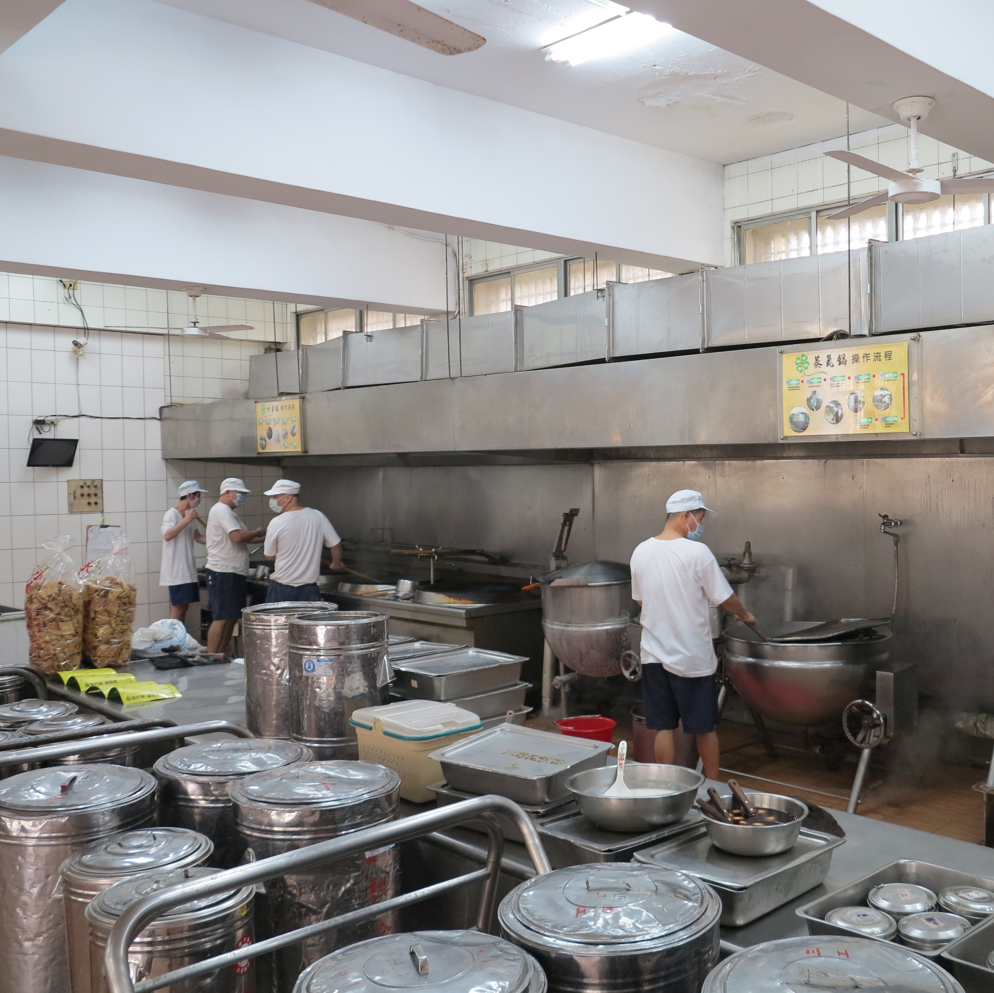 the situations of  inmates cooking